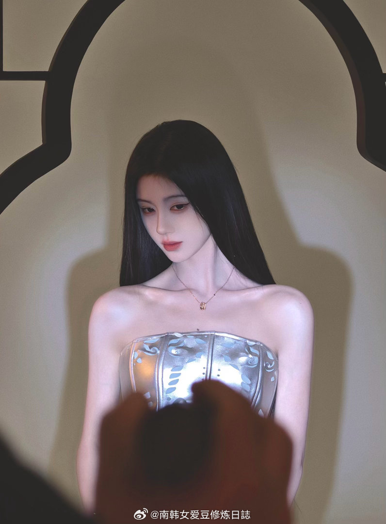 看到第一张我几乎脱口而出小唯 🥹 