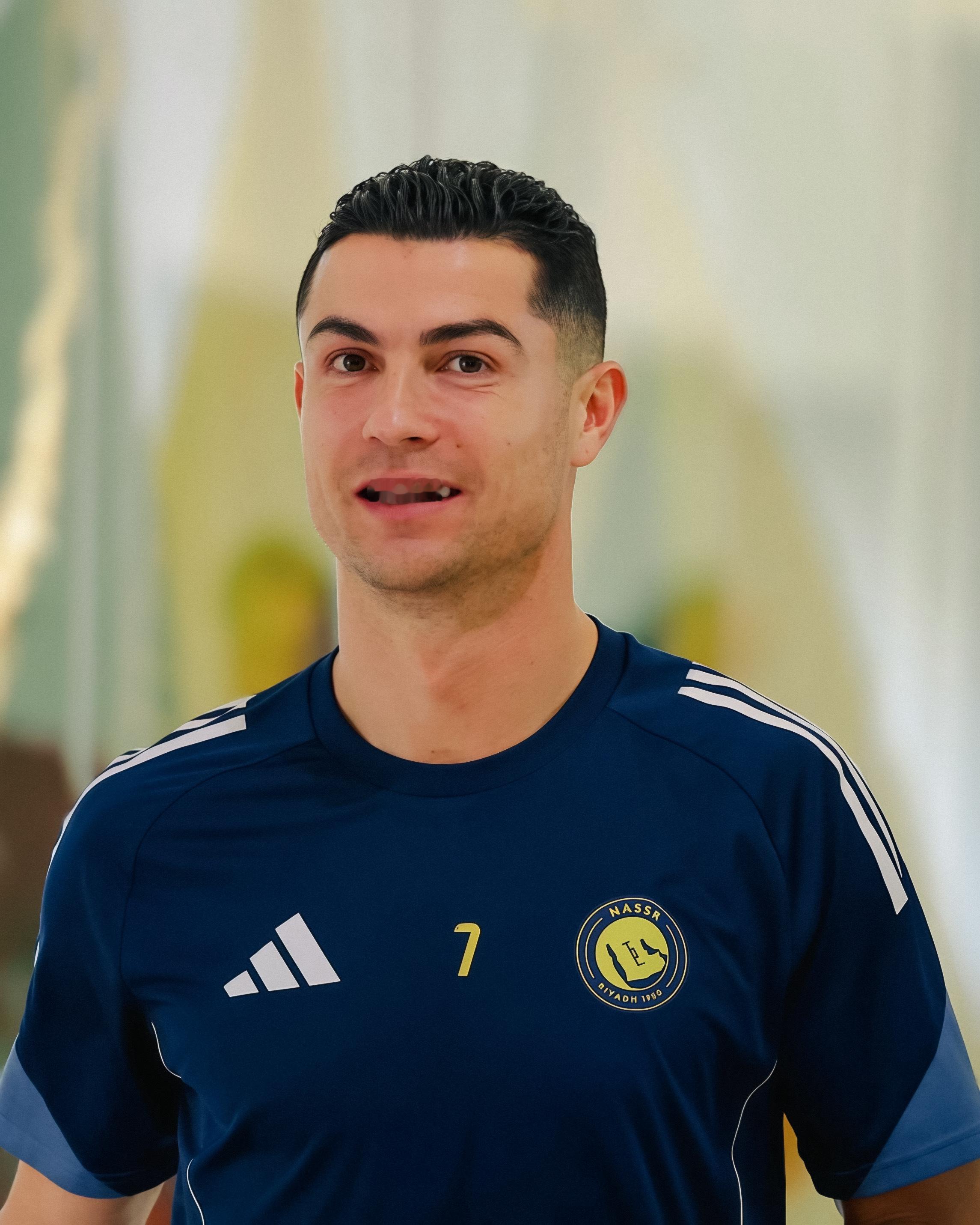 C罗对尤文仲裁案再次胜诉 🛑 据“意大利共和报”报道，C罗￼在与尤文的欠薪官司