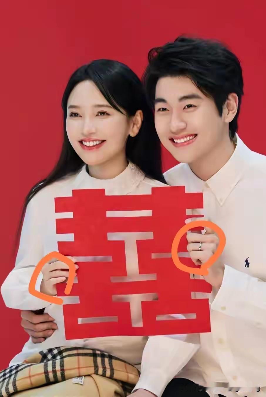 还蛮有夫妻相的！感觉孙丞潇也不亏，毕竟金莎也不是那种肥头大耳的富婆样子！