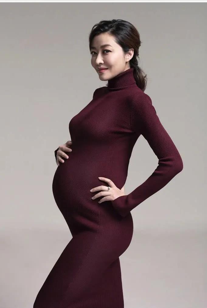 女星们的孕肚照……
没一个丑的
没一个臃肿的
没一个翻车的
即使怀孕了
也掩饰不