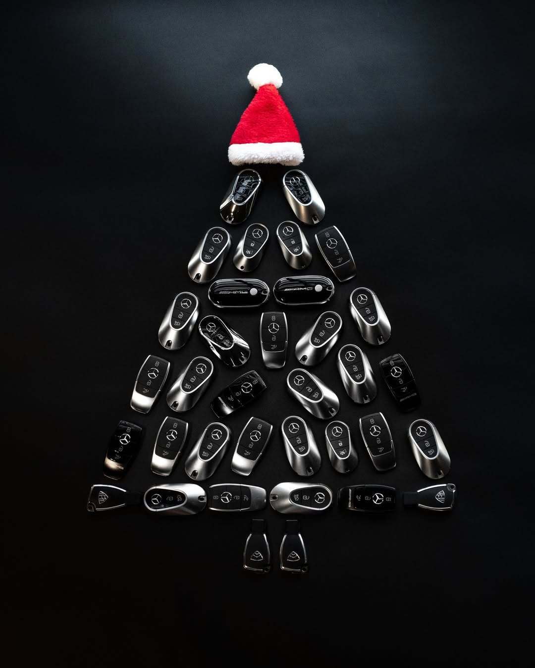 奔驰车主们有自己的圣诞树