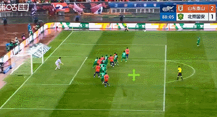 精彩！1分钟连进2球：北京国安扳平又丢球。
比赛进行到第86分钟，北京国安依靠张