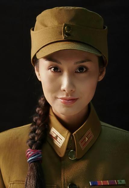 36集谍战剧，聂远朱茵领衔主演，多位实力派演员同台飙戏，剧情环环相扣，收视强劲，