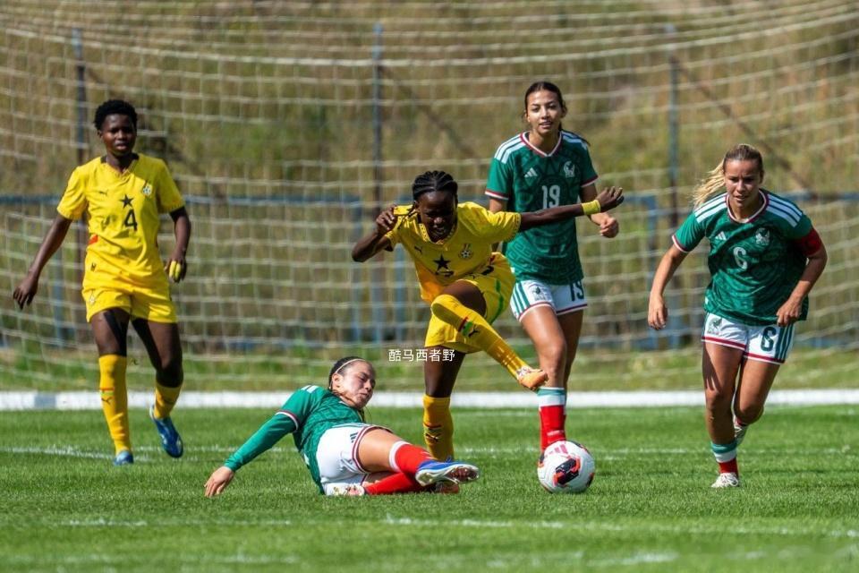【U20女足世界杯参赛队赛前热身追踪】昨天加纳U20女足和墨西哥U20在波兰瓦乌