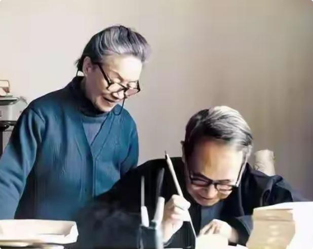 杨绛说："不要和父母争论对错，父母老了，要孝敬；不要和爱人计较长短，爱人很累，要