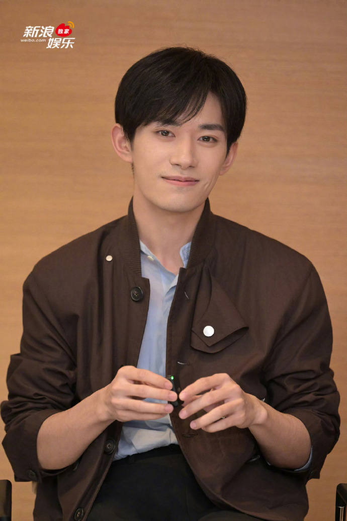 易烊千玺廖凡新片《银幕》报道刁亦男导演、易烊千玺、廖凡主演的新片《Red Sno
