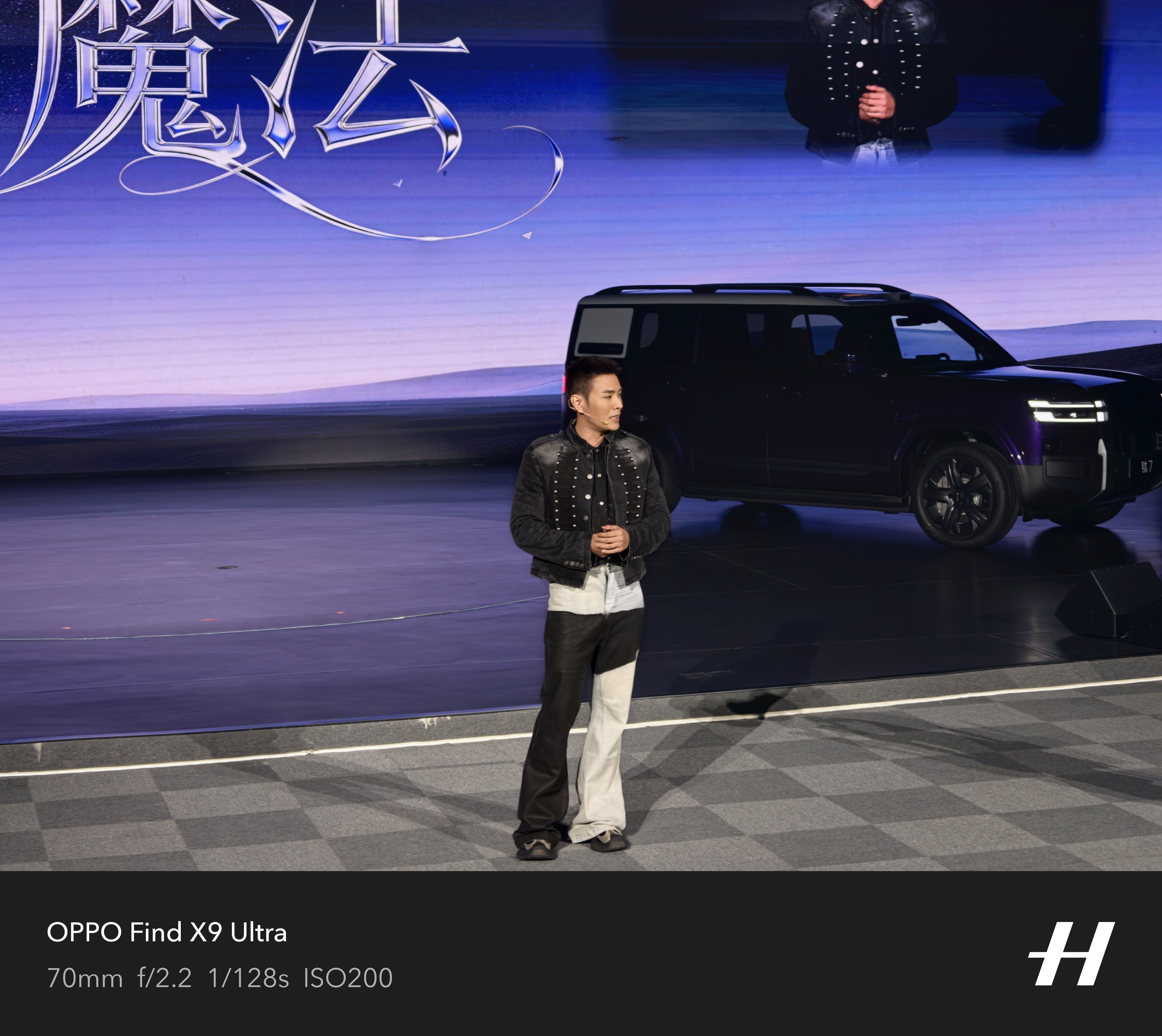 邓男子来钛7EV发布会了，给你们表演一个贴脸拍钛7智驾数码团