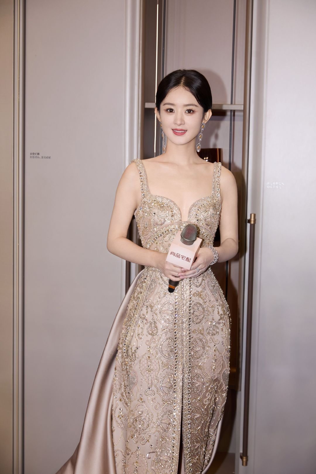 赵丽颖赵丽颖 zly纪梵希全球彩妆及香氛代言人赵丽颖 ＂少年存在春风里，而我陷入