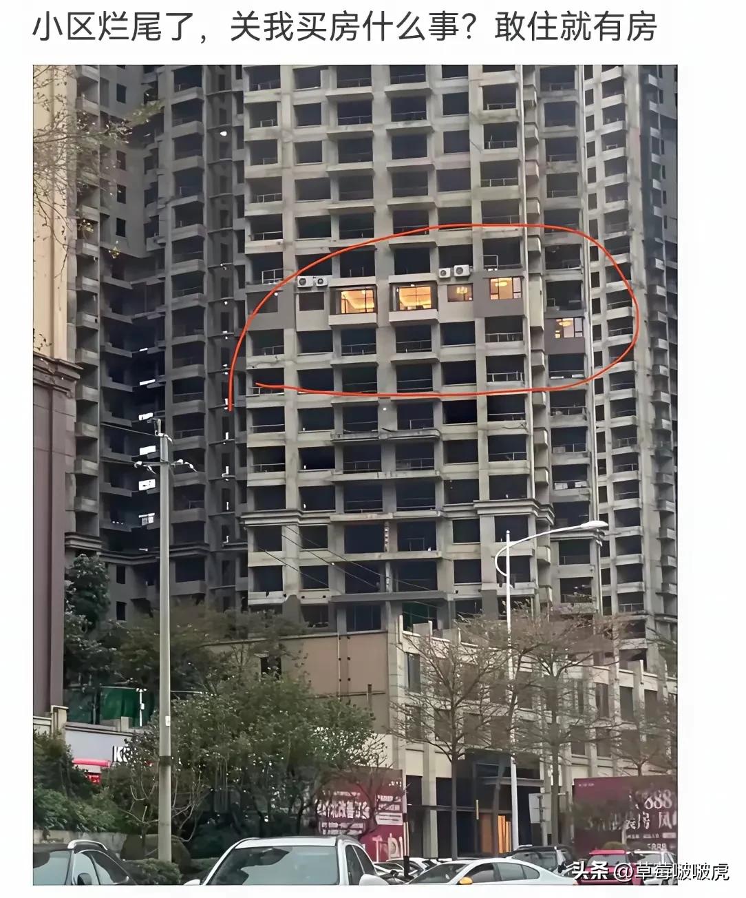 恒大那个就建造了一个大门，应该怎么住？[泪奔]