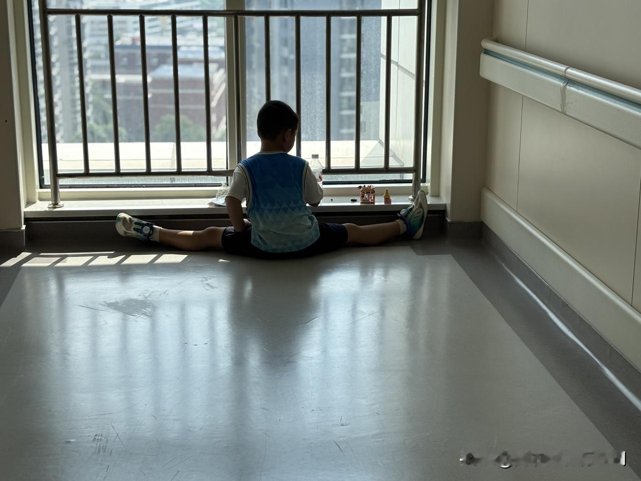 老公去武汉协和做腰椎手术已经回来好几天了。

我们是8月3日去办的入院，6号动手