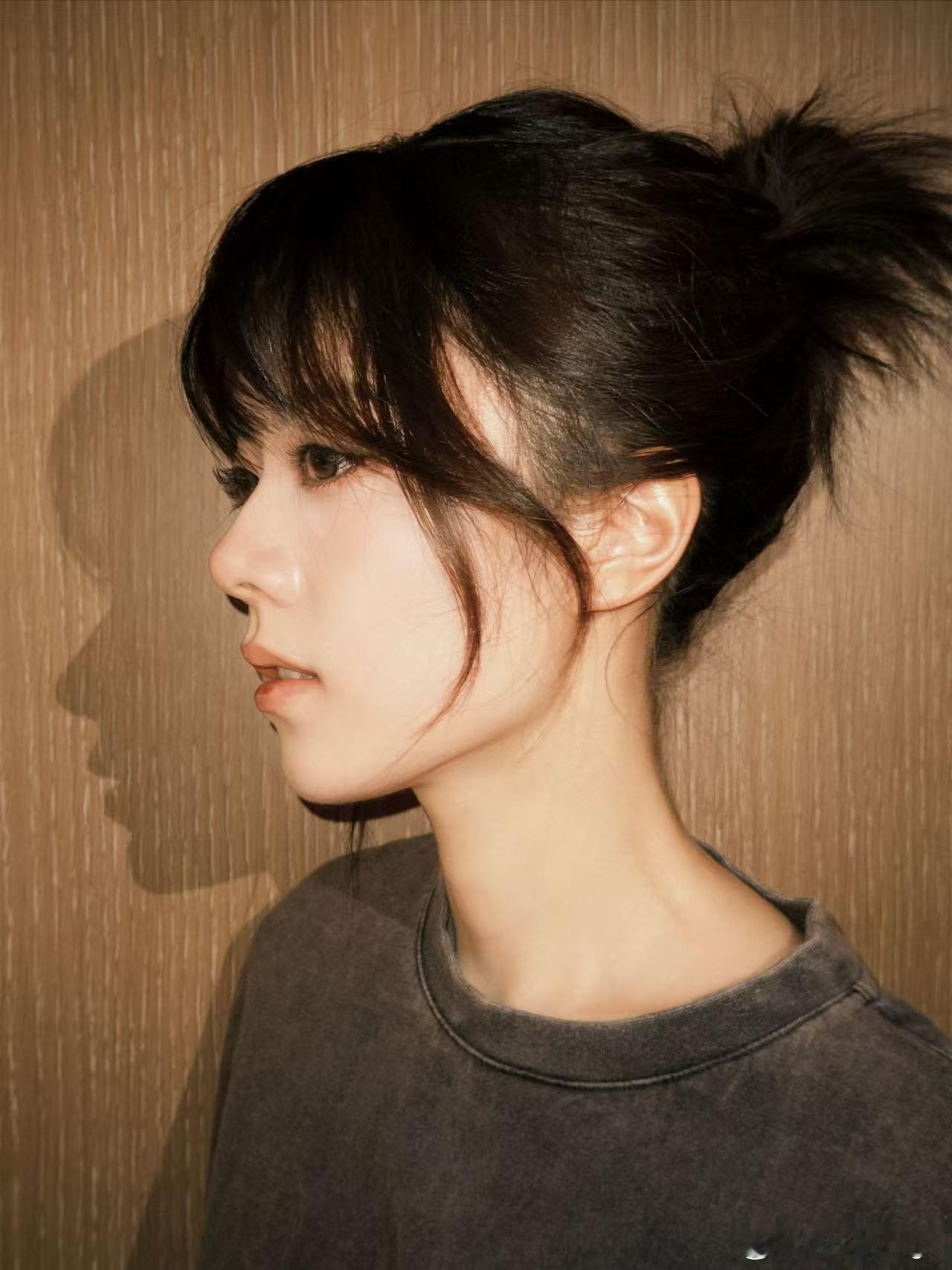 赵今麦侧脸剪影赵今麦就这么出片赵今麦就这么出片，好美，美得很 