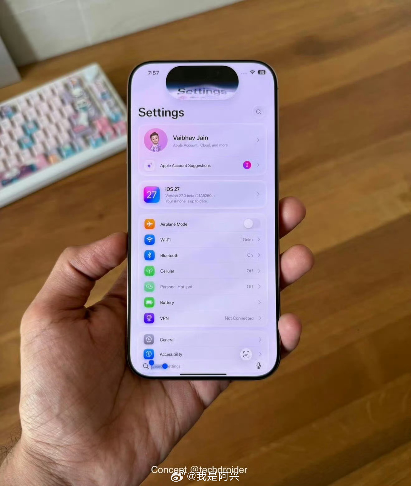 苹果iOS27渲染视频iOS27液态玻璃更加通透和极致而且这次变化最大的就是Si