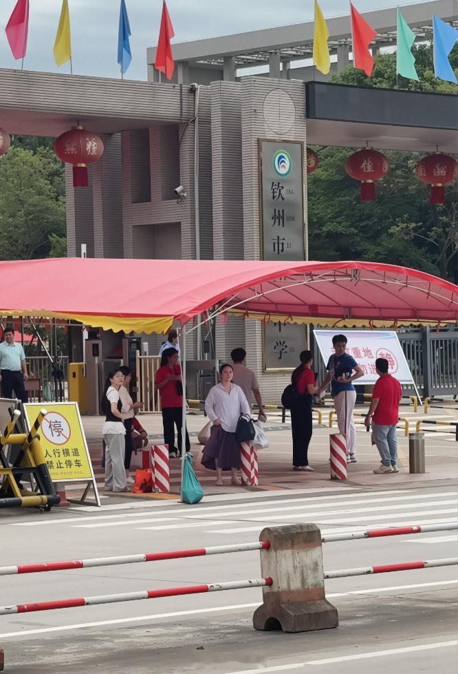 广西高考英语，两个迟到一分钟，进不去了。高考迟到 截止到6月9日16:17高考战