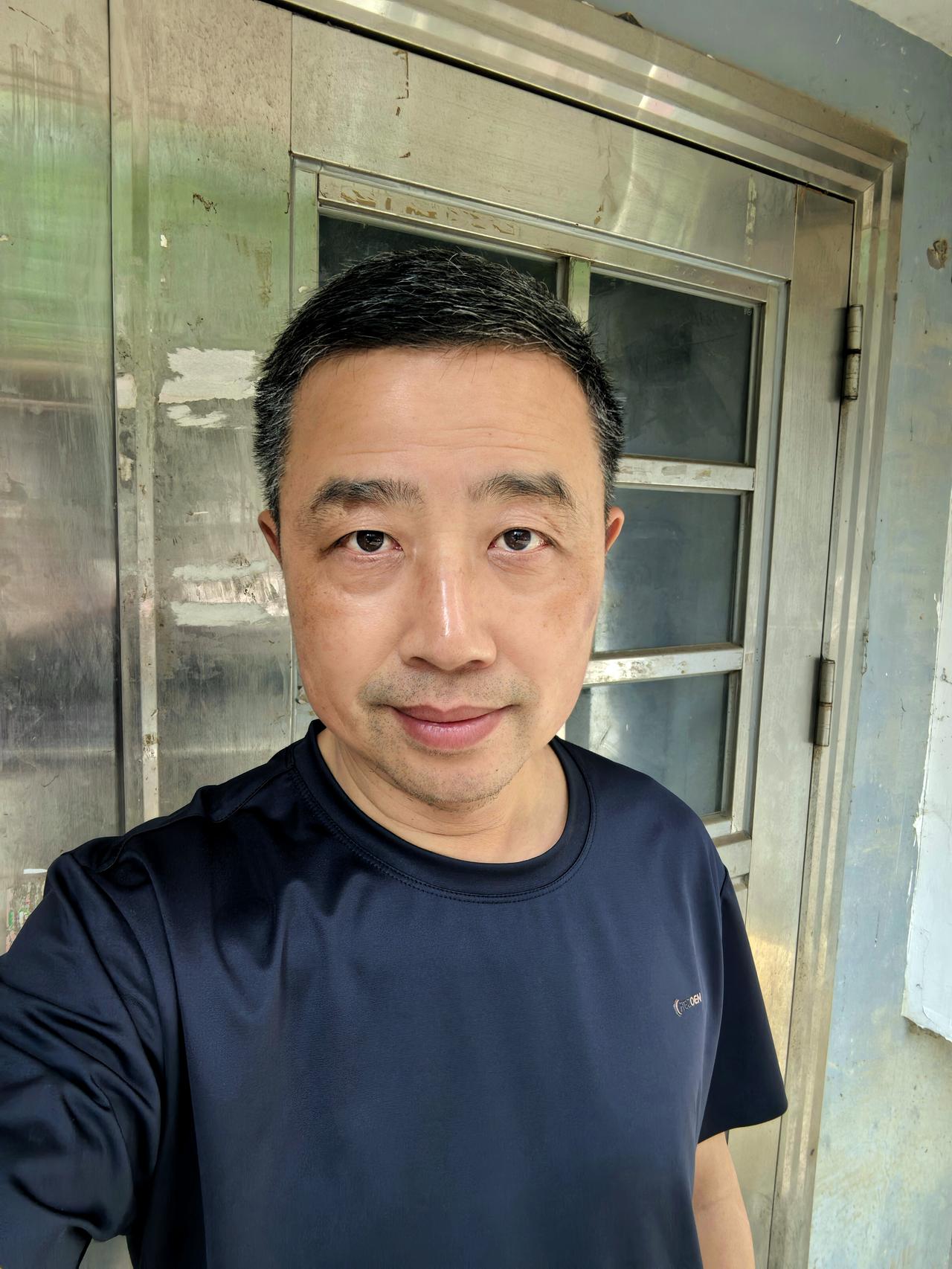 酒龄四十年，今天，是我滴酒未沾的第312天。
 
身体早已习惯了没有酒精的日子，
