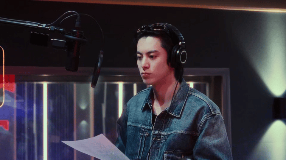 王鹤棣喊我看过去 《Pretty》完整音源重磅来袭，视频版也同步释出。明快的节奏