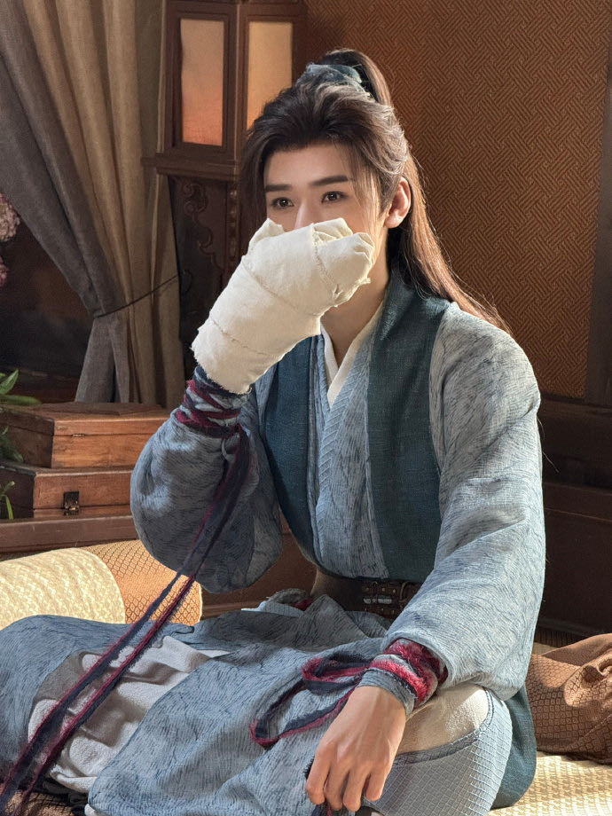 龚俊第三部武侠剧大男主杀青快乐！第三部武侠大男主到手，灵动跳脱的陆小凤，我们龚俊