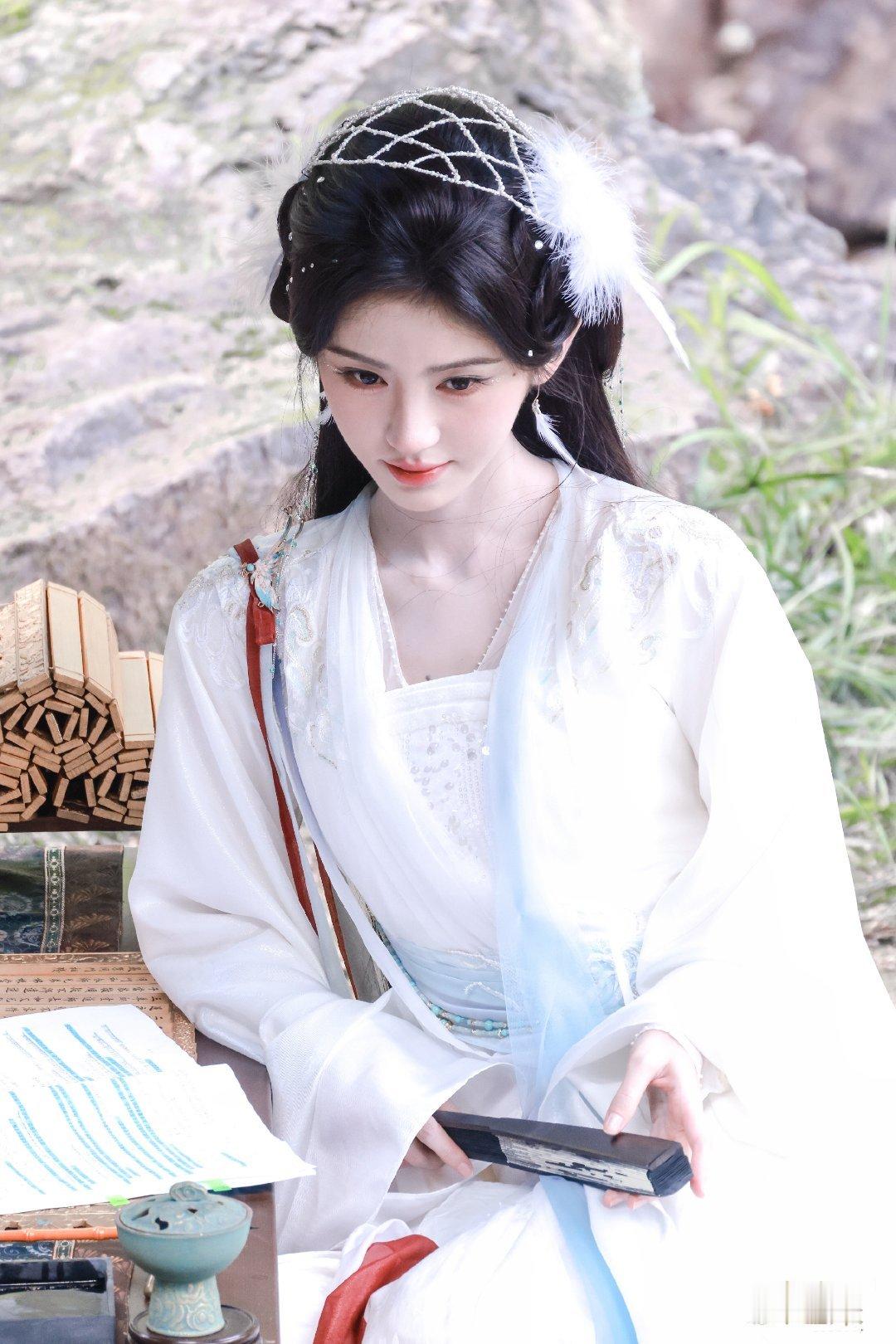鞠婧祎 jjy鞠婧祎月鳞绮纪 jjy鞠婧祎露芜衣 “如果世界不能给你绝对的公平，