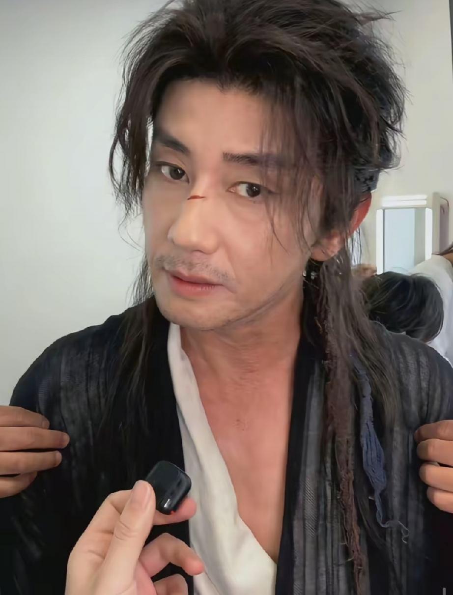 赵露思的爸爸“赵哥”也要当演员了，其古装造型曝光，网友直呼像赵又廷和黄晓明的合体