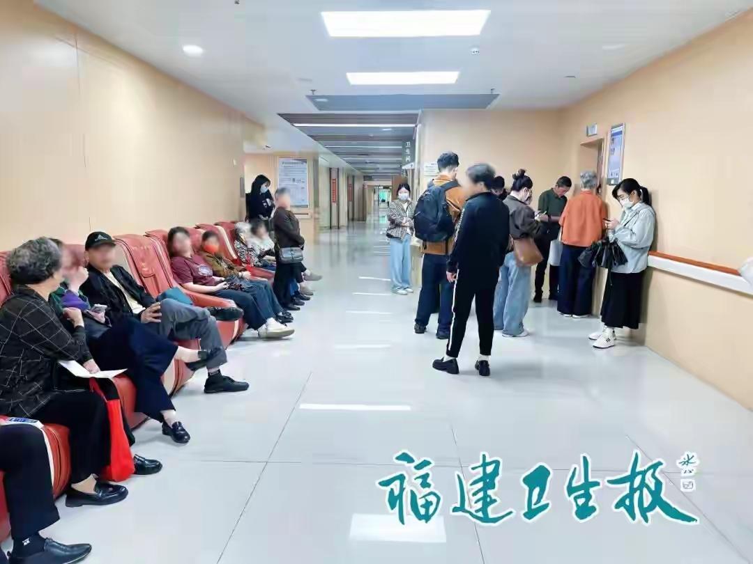 平时人们常遇到的是甲亢病人，就是容易特别兴奋，而且还容易激动。与甲亢相对应的就是