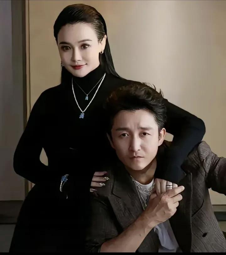 邹市明败在了老婆手上。

按照邹市明的想法，把2个亿存入银行，一年几百万的利息，