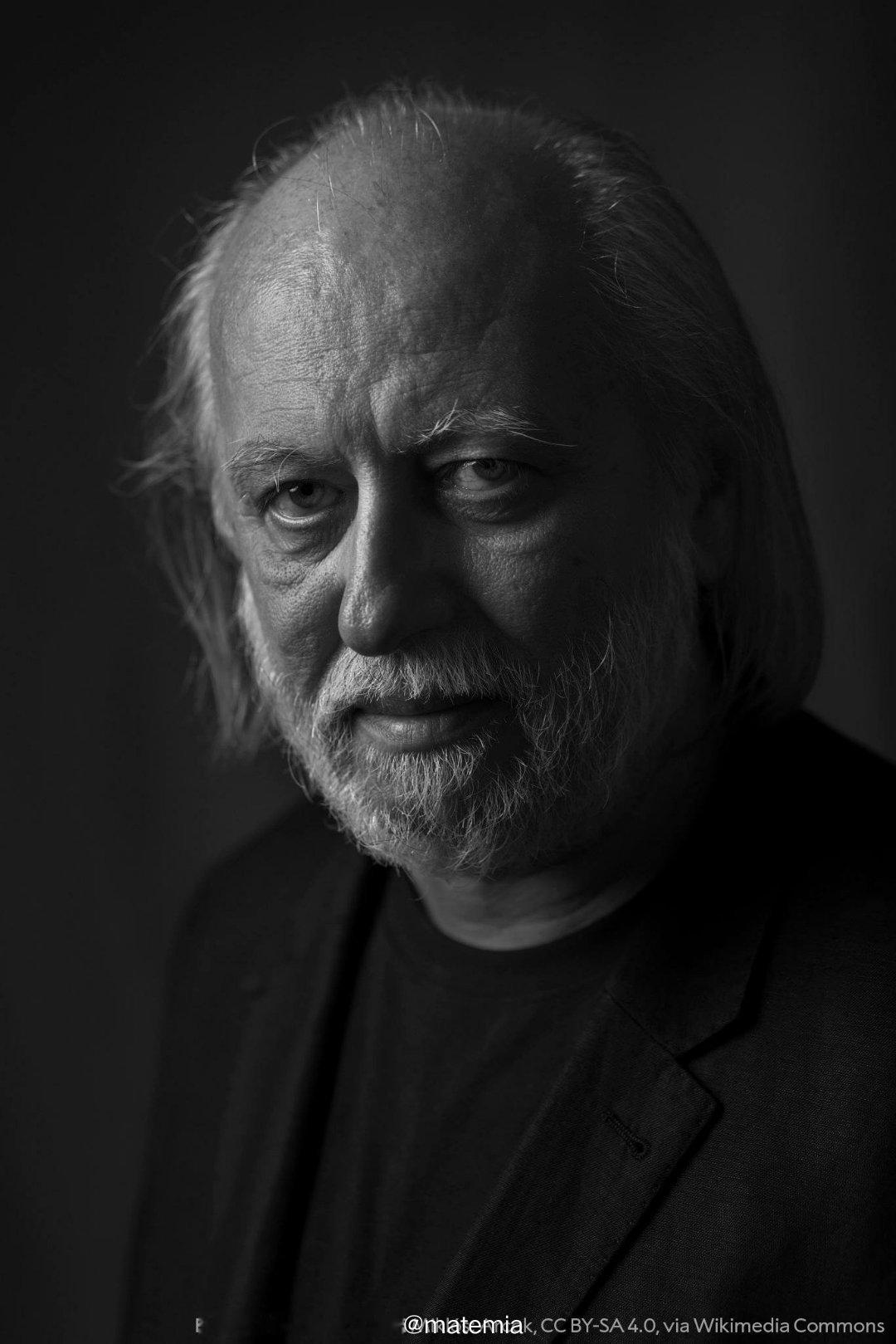 “不读卡夫卡的时候，我就想起他。不想起卡夫卡的时候，我就想念他。有段时间没想起他