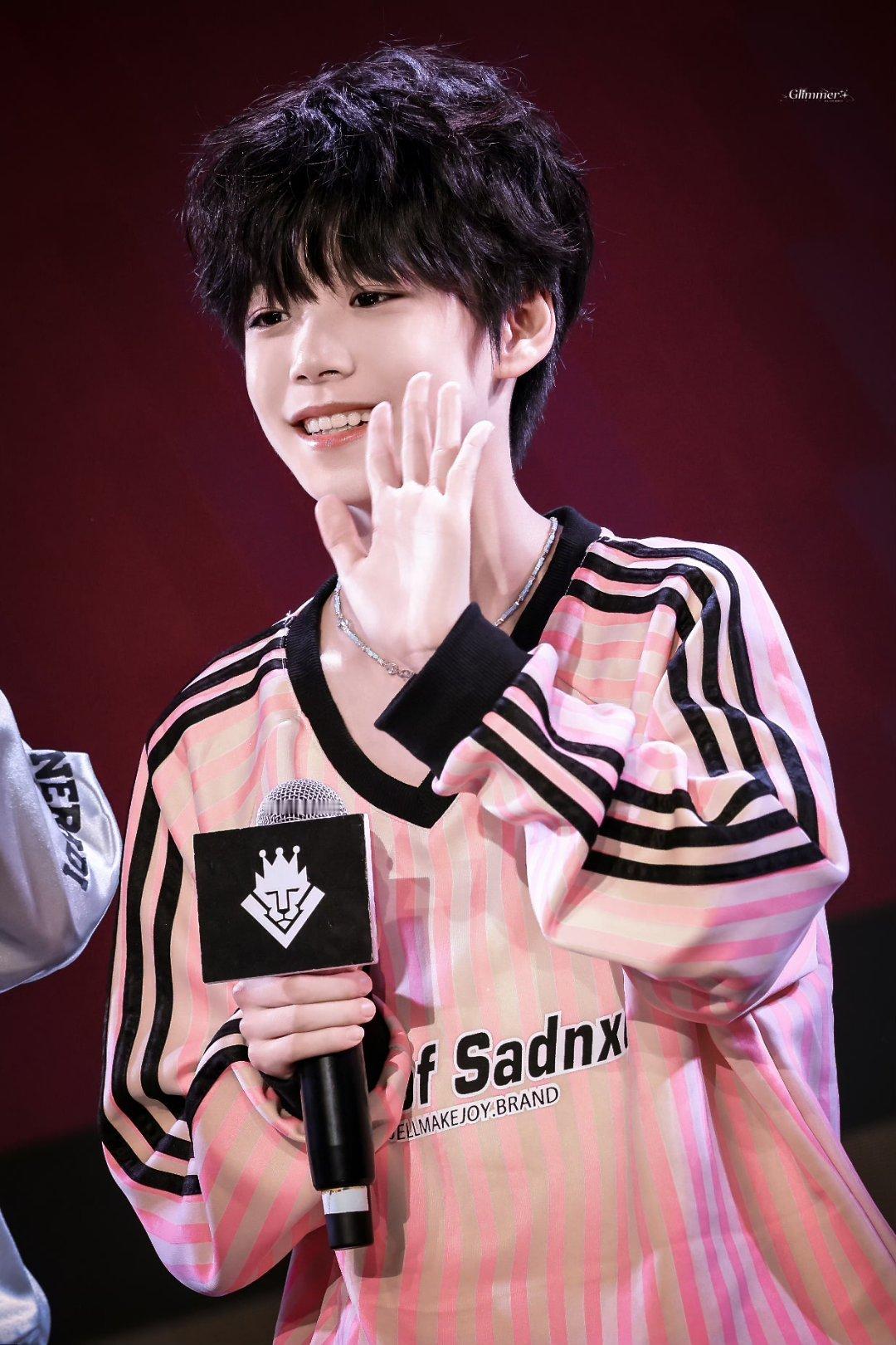 朱映宸欢迎大家来认识朱映宸呀💚软萌清甜的元气小爱豆一枚，线下饭撒超用心超宠粉，