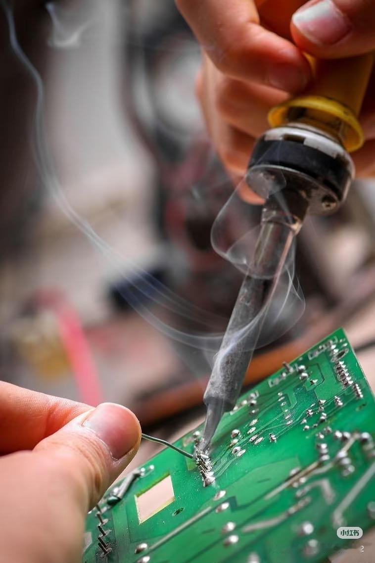 我发现，老说电焊最稳的人后悔了。 老觉得螺丝松松垮垮？那是没见过机械维修！机器出