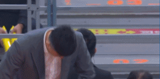 揍粤专家！CBA上海暴打广东，张镇麟23分+3板，开场两个三分打开任督二脉。三节