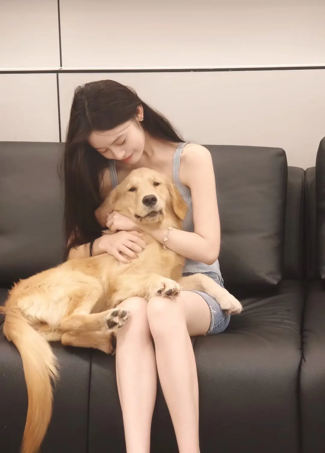 叽叽喳喳的假期家宴。