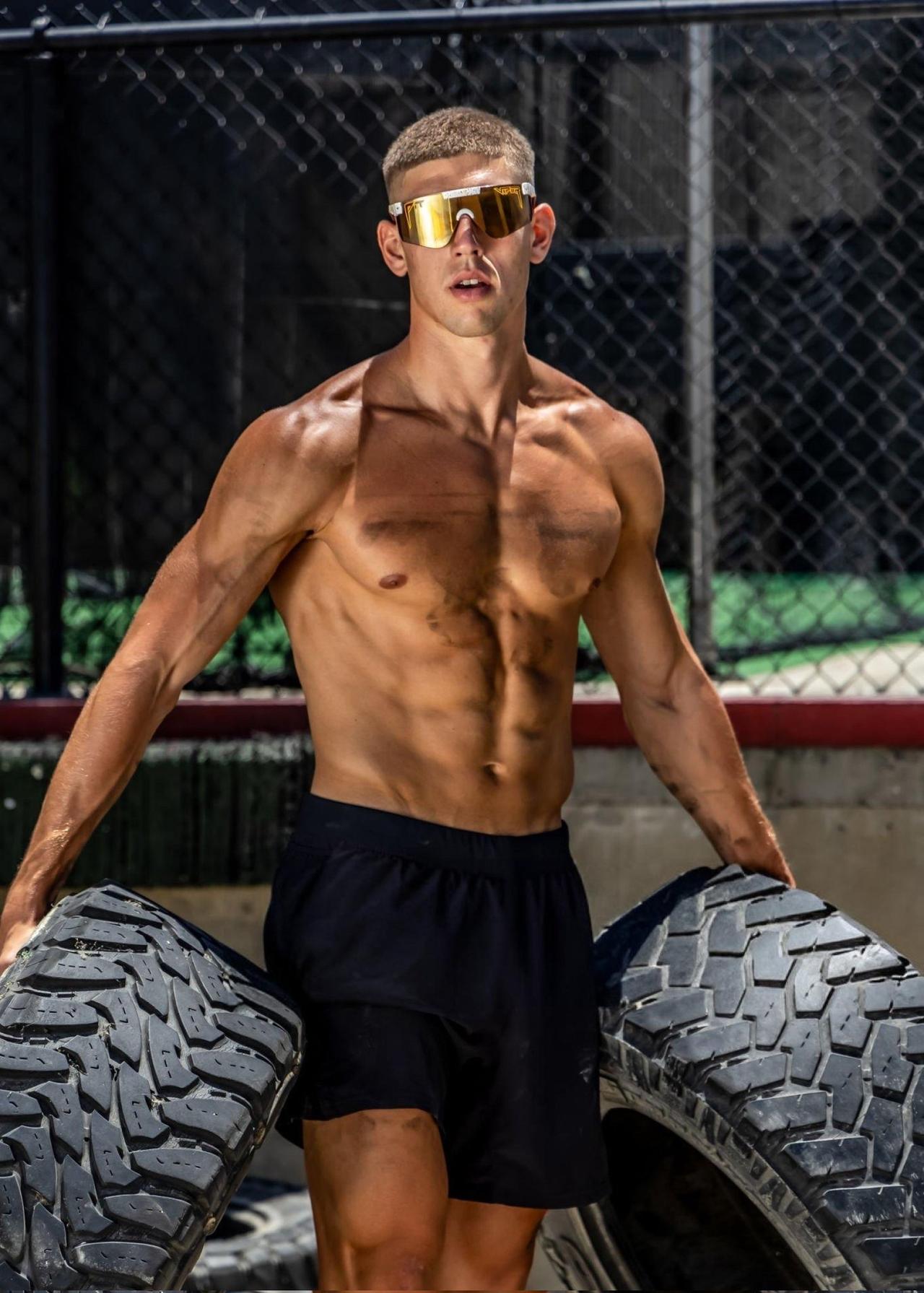 姓名：Aleksandar Vukovic（发音大致为：A-lex-an-der