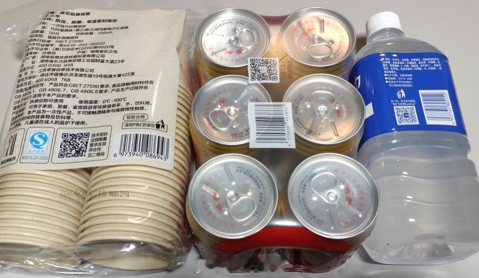 刚去七鲜超市买东西，自助结账扫码一直不成功，营业员过来看了下告诉我要遮住非结账用