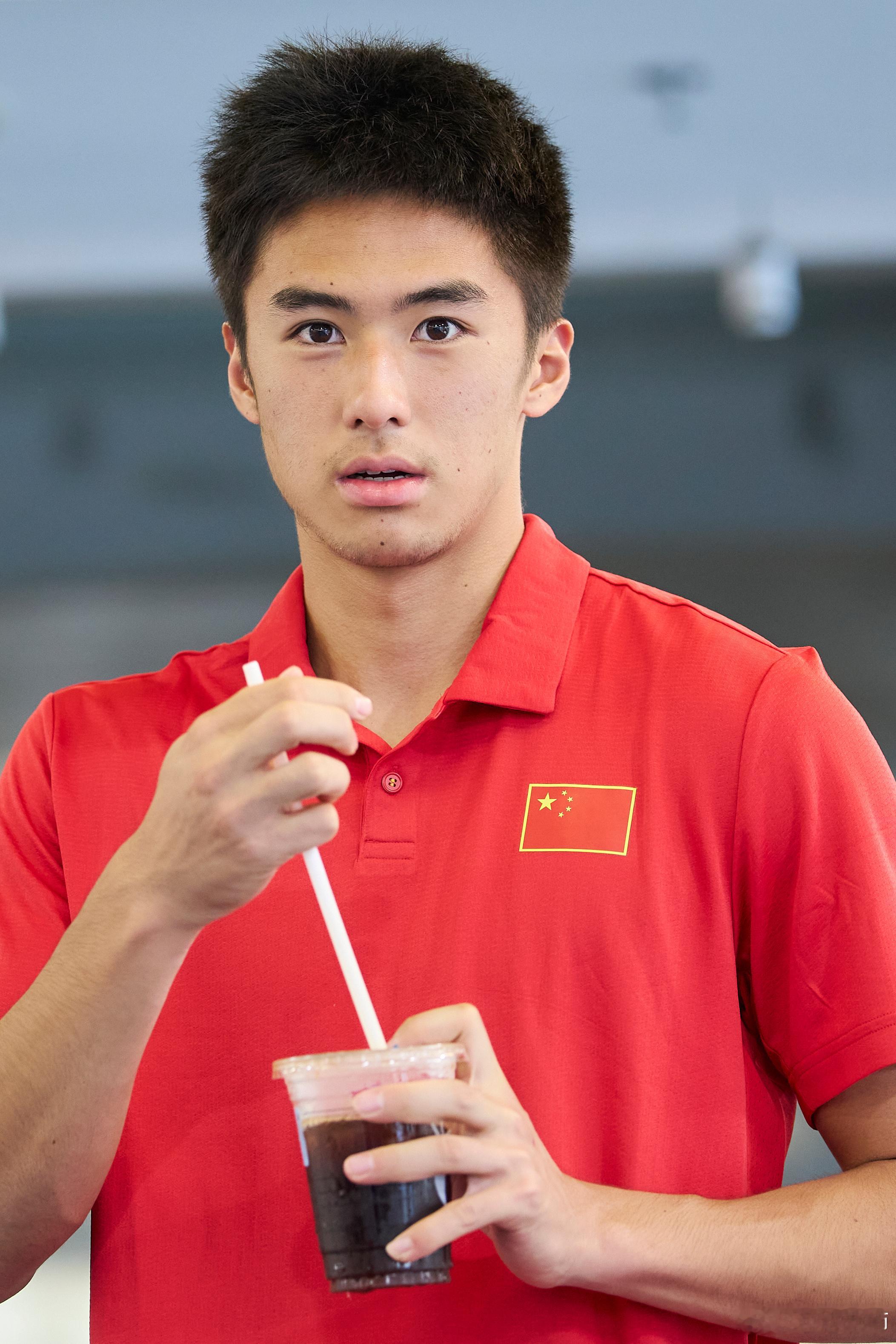 五星红旗Team China队服映衬，中国网球男神张凌豪重回颜值巅峰，帅气出圈美