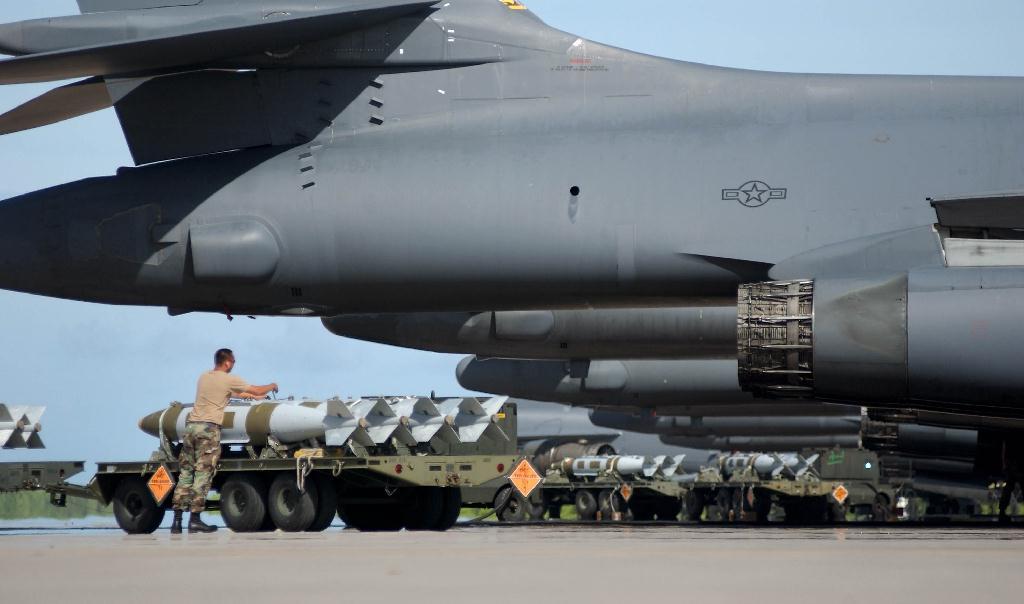 美轰炸机B-1B在英国装载了掩体炸弹，增加对伊朗空中优势！

现在有15架美国轰