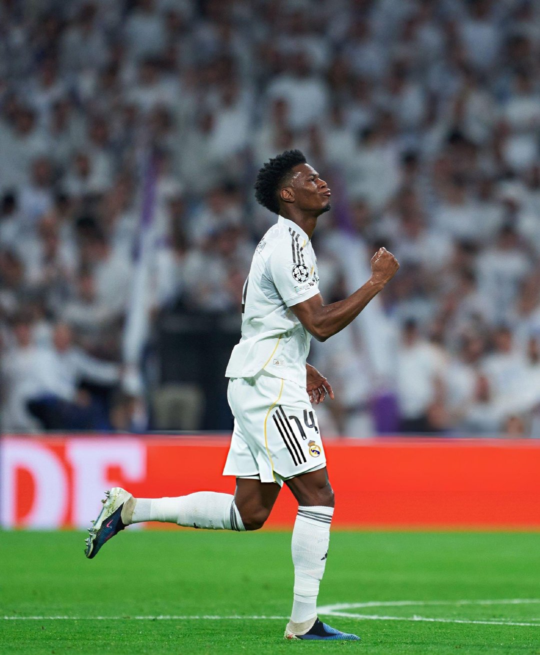 【上半场结束】巴尔韦德助攻楚阿梅尼扳平比分，皇马1-1本菲卡，两回合总比分2-1