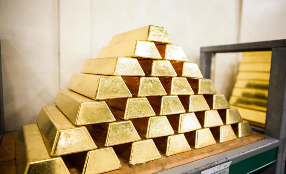 深圳公司年会太豪横！两员工抽中100克金条，价值11万+有人留着升值
 
别人家