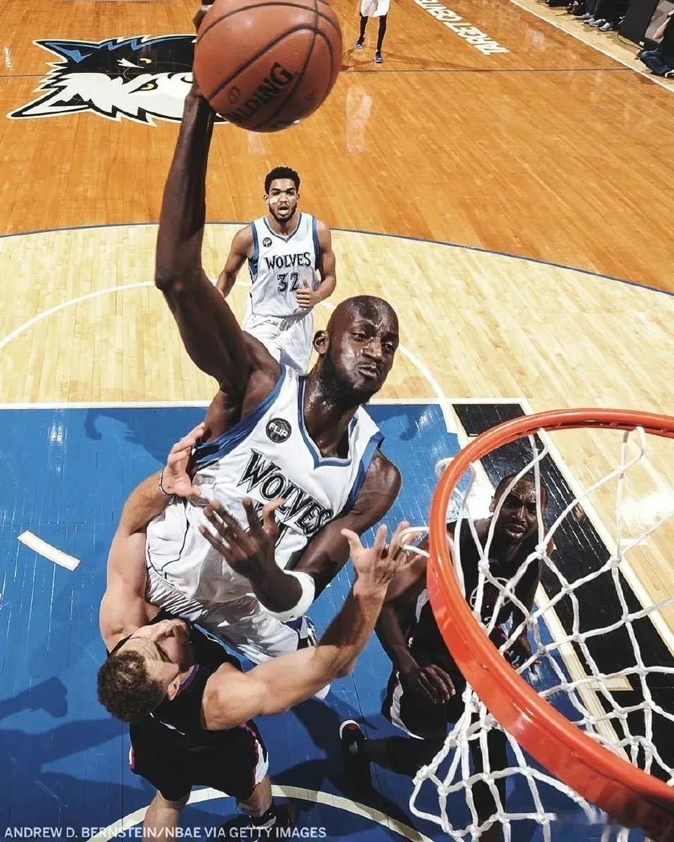 文班亚马 NBA离谱名场面别问！问就是文班亚马，一个把“超模”玩成“超神”的男人