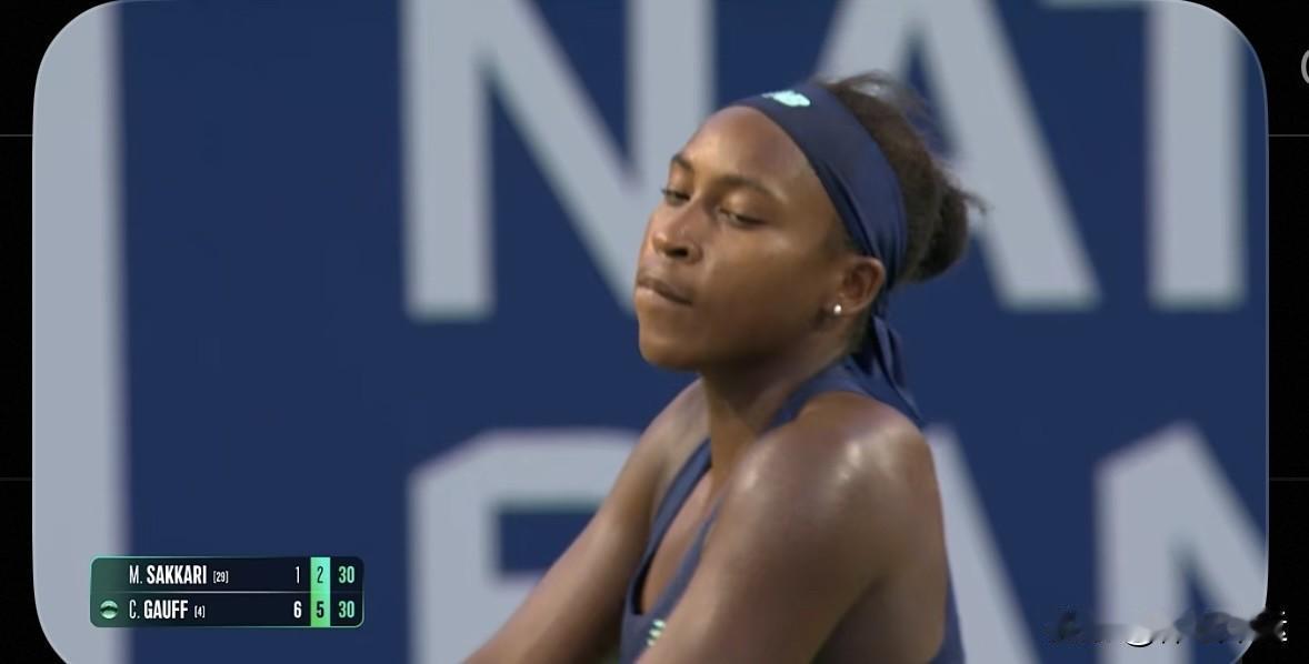 刚刚🔚的WTA1000多伦多站女单第三轮比赛，29号种子希腊萨卡里1-6、4-