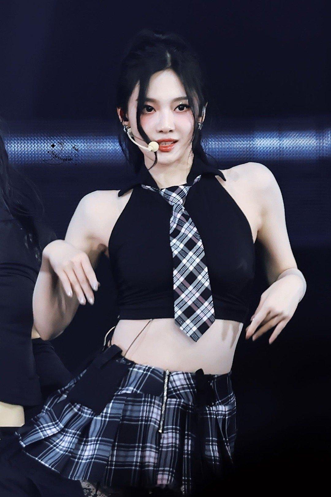 周觅叫宁艺卓宁宁 SM中国法人理事周觅在新浪娱乐新浪潮论坛年终场音乐演出海外娱乐