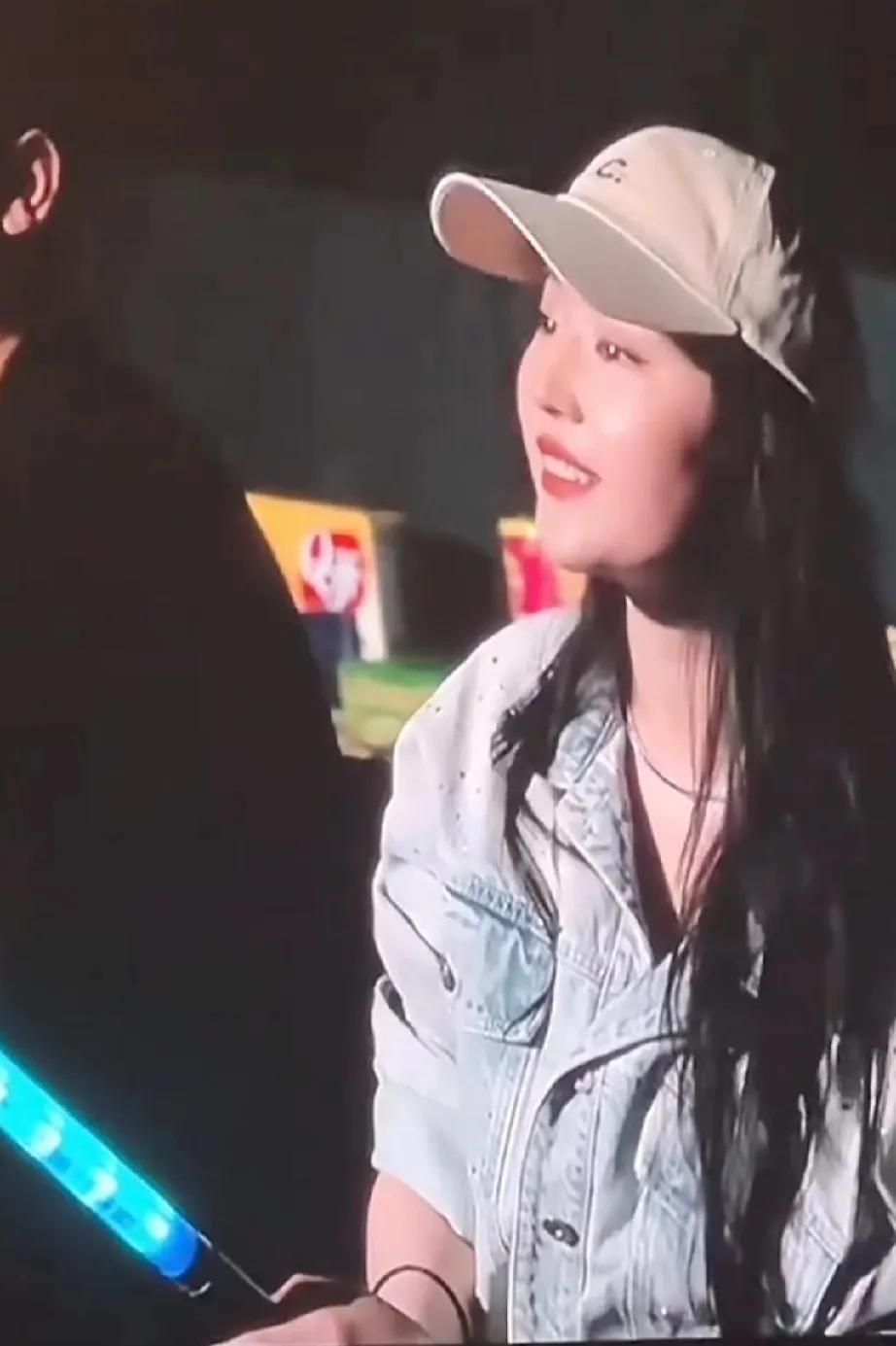 刘亦菲，现身张靓颖演唱会！

8月31日，“神仙姐姐”刘亦菲突然引发网友们的热议