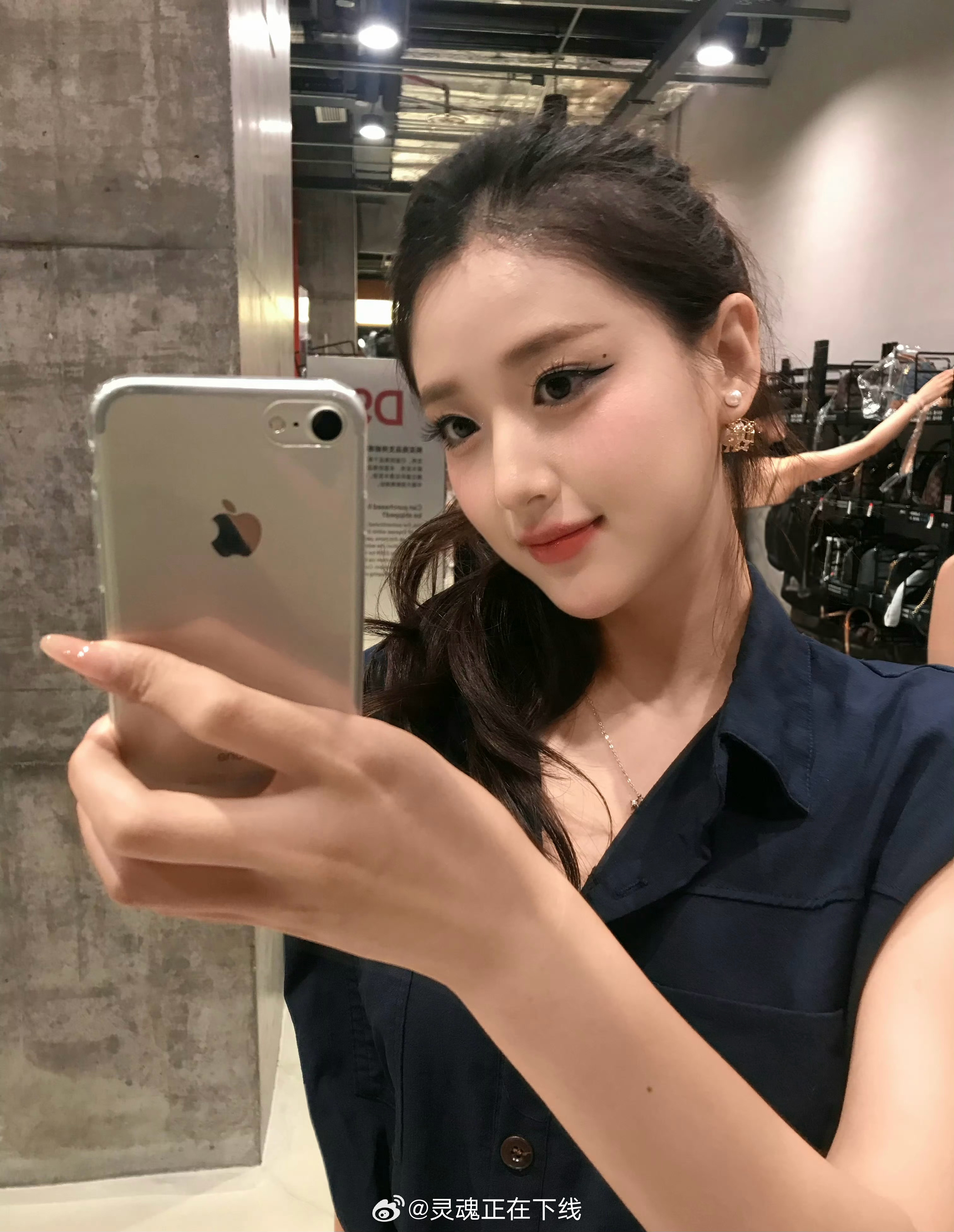 还是以前的home键iPhone有意思！ ​​​