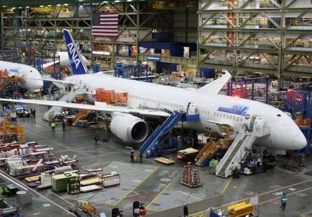 很多人以为美国制造业衰退了，空心化了，但这其实是最大的误解。真正的美国把低端放弃