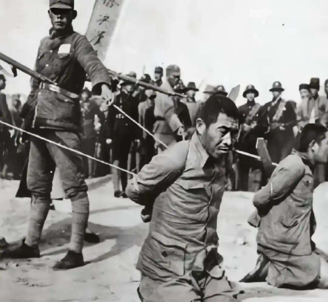 1944年，川军144师代师长张昌德率部投日，反对的团长黄克烈被强行裹挟。在投敌