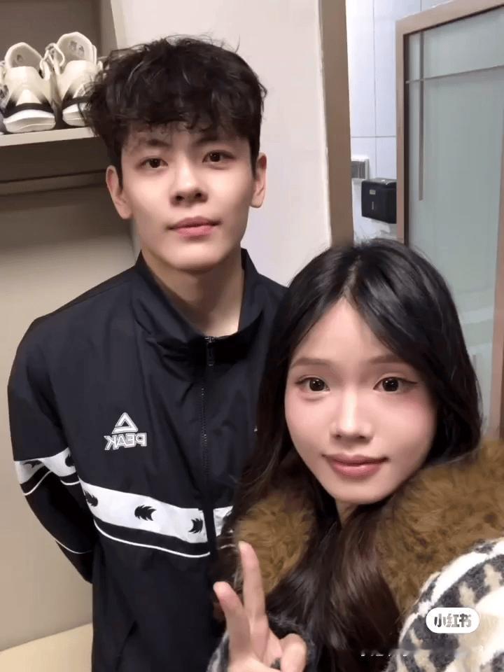 杨舒予杨舒予2025-2026赛季wcba联赛 20251228合照小羊3P图源