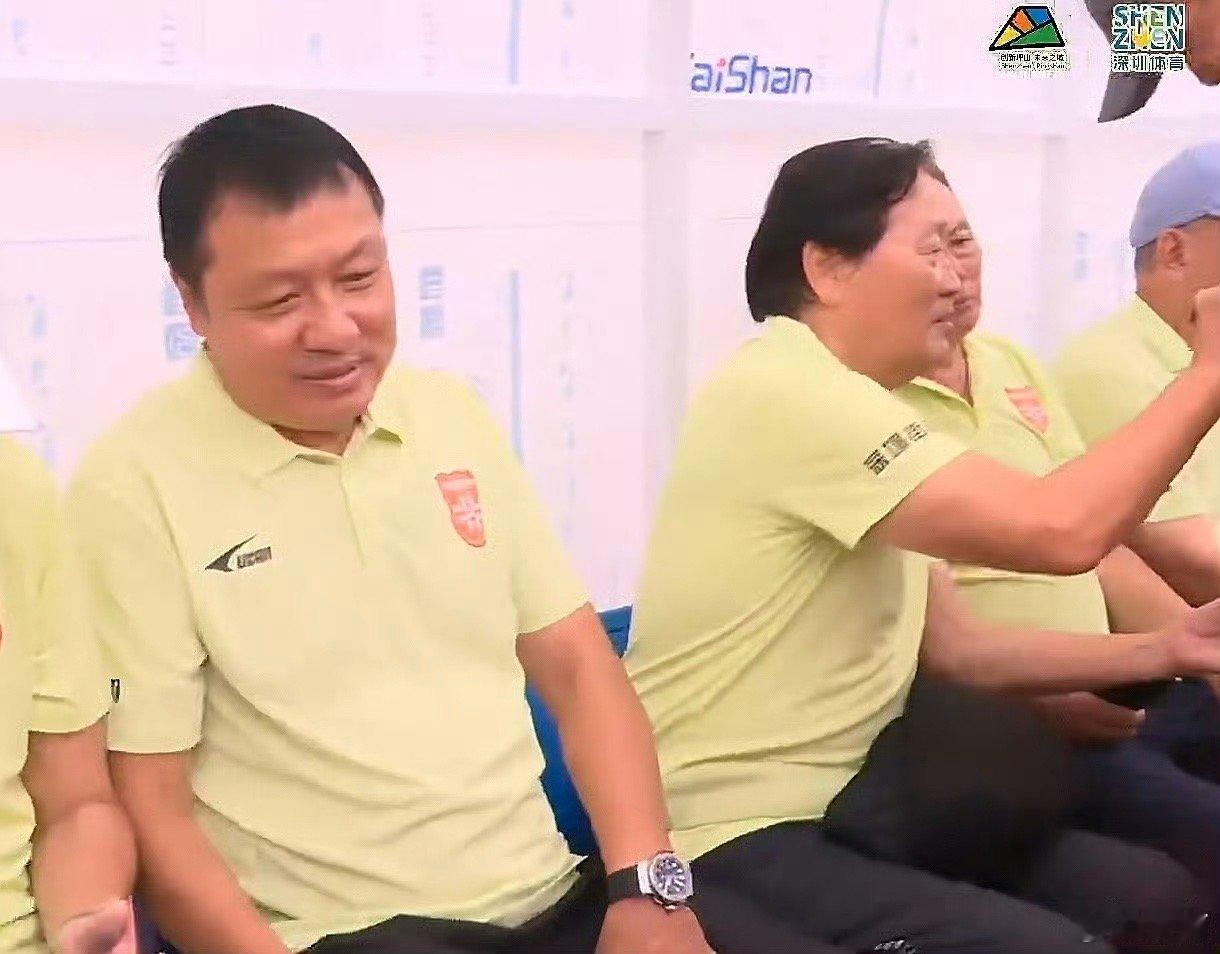 谢峰被终身禁足 前北京国安主教练谢峰被禁足，他的涉案背景源于2019年9月21日