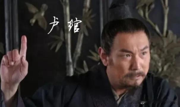 追《楚汉传奇》网友提问卢绾为啥背叛刘邦？这剧情看得人直挠头！明明是穿一条裤子长大