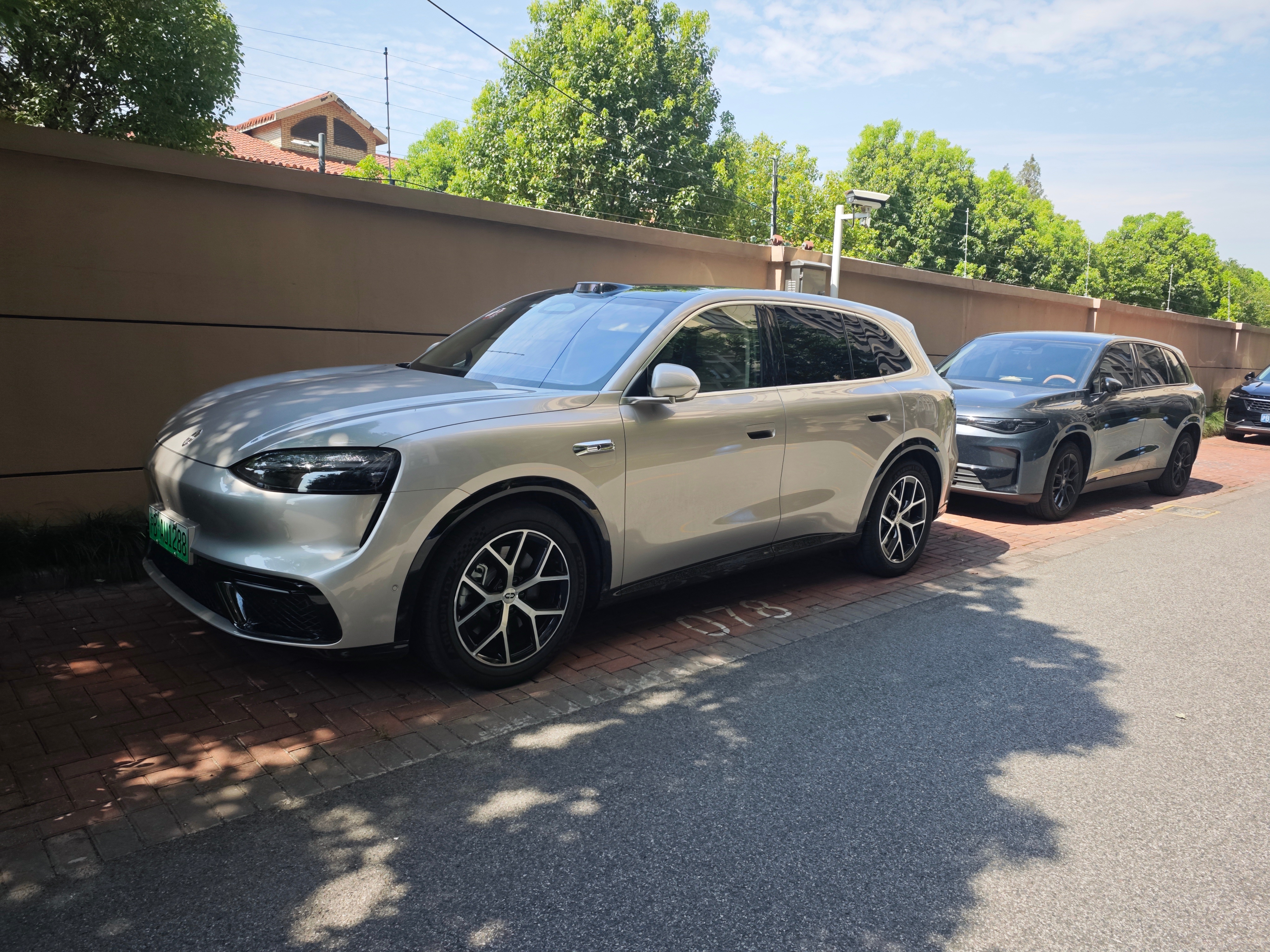 上海市区开车，从郊区到市区像是跑长途，来回3个小时。上午ChinaJoy，下午静