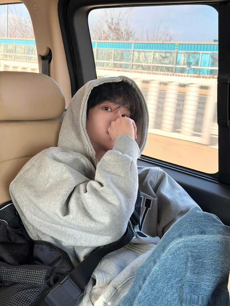 余承恩给人又想谈又想养的感觉 终于等到新鲜的余游四时啦，生活感好足，期待多更！！