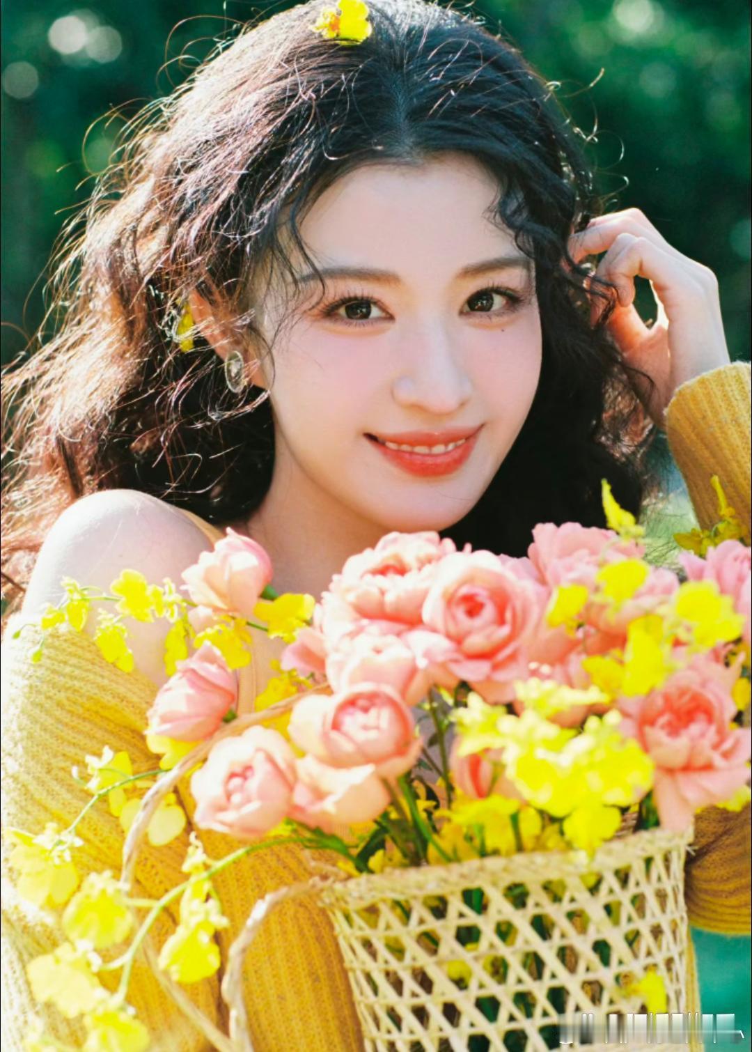 1、电视剧《青风吹又生》网传预计最快7月中旬厦门开机，主演暂定田曦薇和魏大勋。2