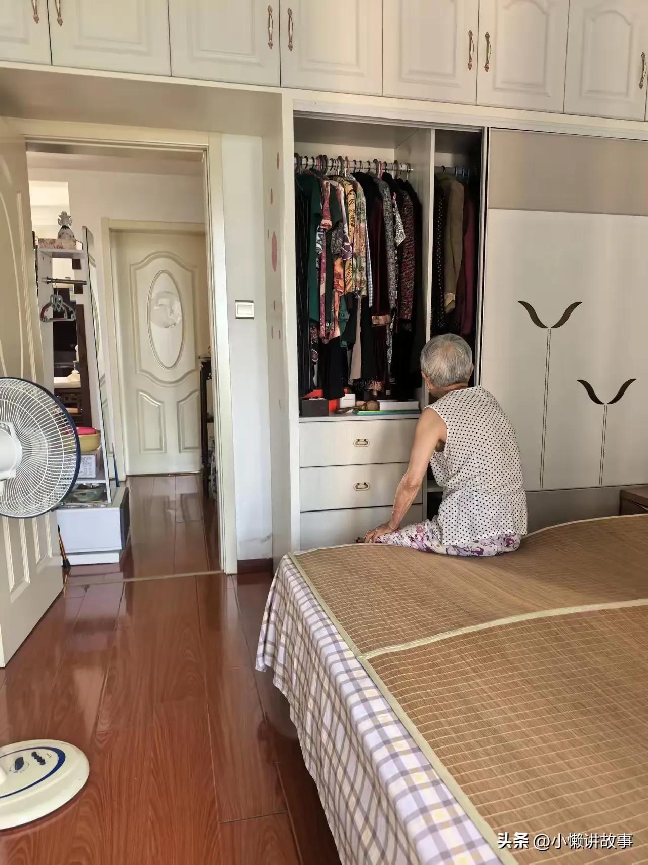 今天早上我婆婆没了，才60岁，不是生病不是意外，就是喝了一杯水。前一天晚上一家人