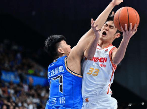 看北京北汽的比赛，得看范顶薪的个人表演可比这比赛本身有意思多了。永远在不停歇的无